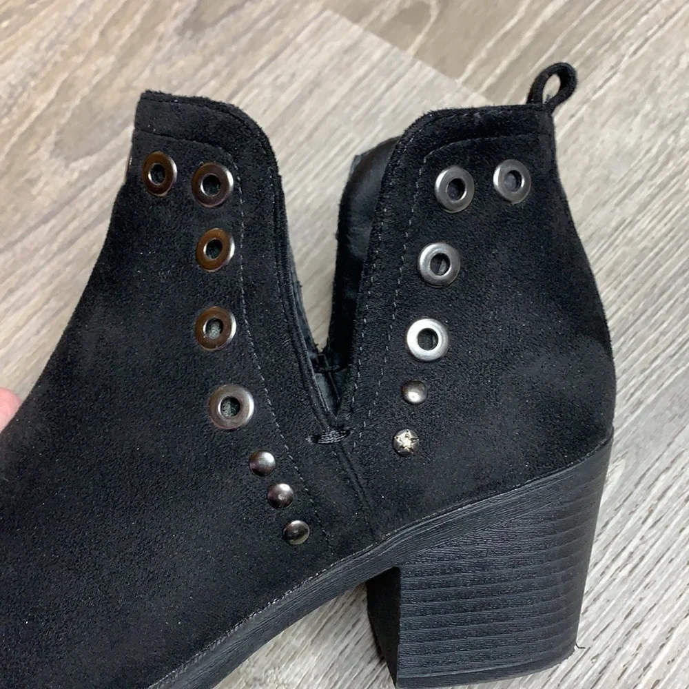 Black Ankle Boots With Silver Grommets Size 8.5